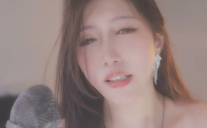 斗鱼主播“小一熟了吗”新作引爆热潮:〈新炮机表情挑战〉背后的创意与笑点!-橘喵